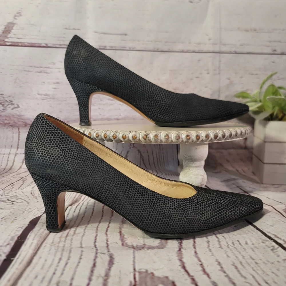Vintage Salvatore Ferragamo Black Pebble Textured Suede Low Heel Pumps Italy 9B